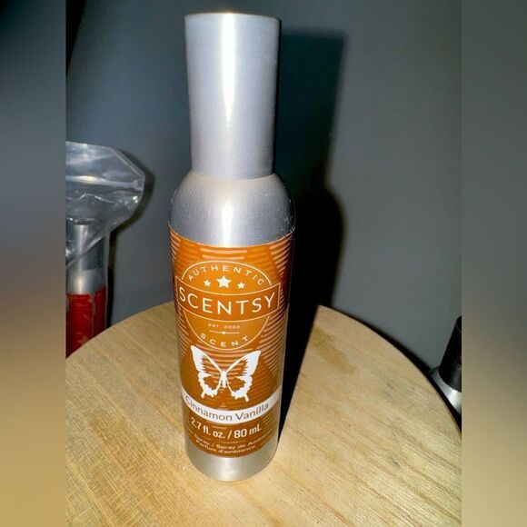 SCENTSY ROOM SPRAY " CINNAMON VANILLA " NEW - Picture 1 of 2